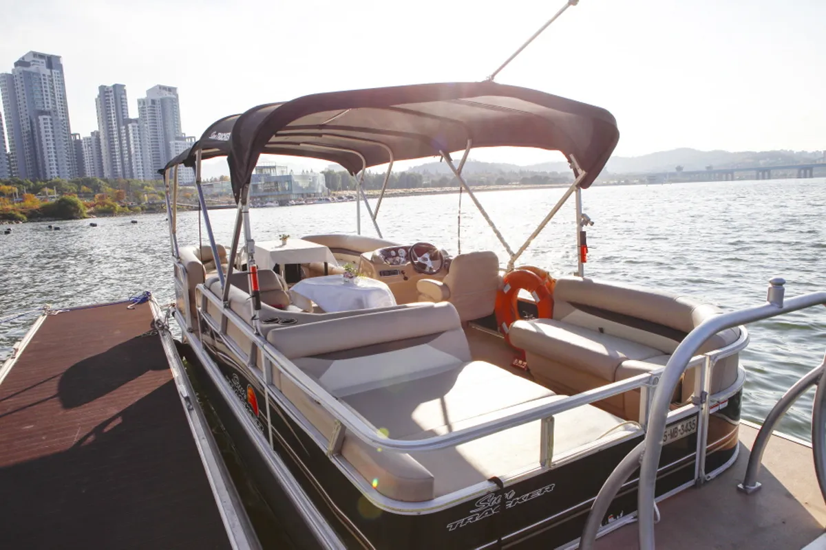 Banpo Sevit Island Rainbow Boat Tour (Golden Blue Marina)