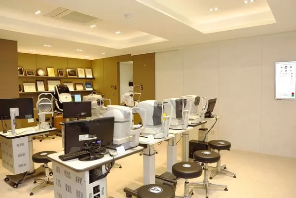 Affordable Excellence (SMILE LASIK)ㅣGangnam Joeunnun Eye Clinic