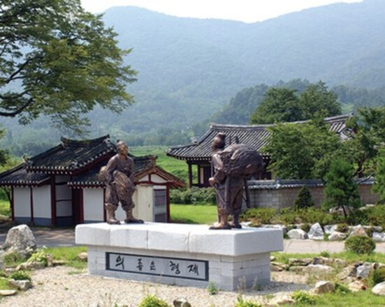 Foreigners Seoul/Chungcheong (2 Days 1 Night) - Yedangho Sculpture Park, Eogwaneopjeong Park, Yedangho Sunset Viewing, Gyeongbokgung Palace, Myeongdong
