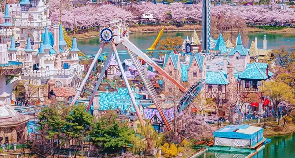 Lotte World & Everland – Korea’s Top Theme Parks for All Ages