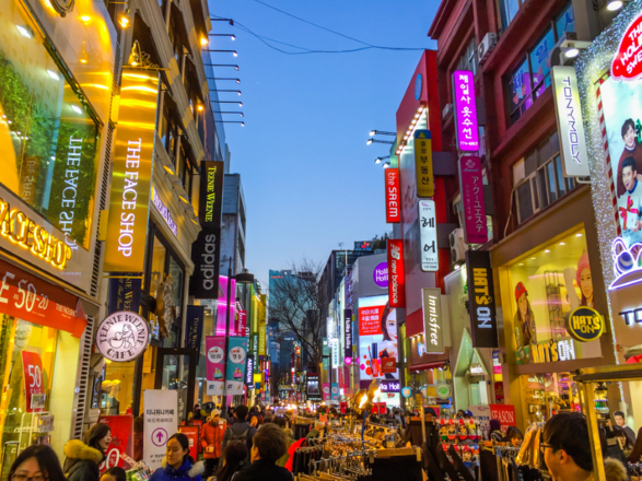 cho-dem-myeongdong-co-gi-thu-vi-1.png