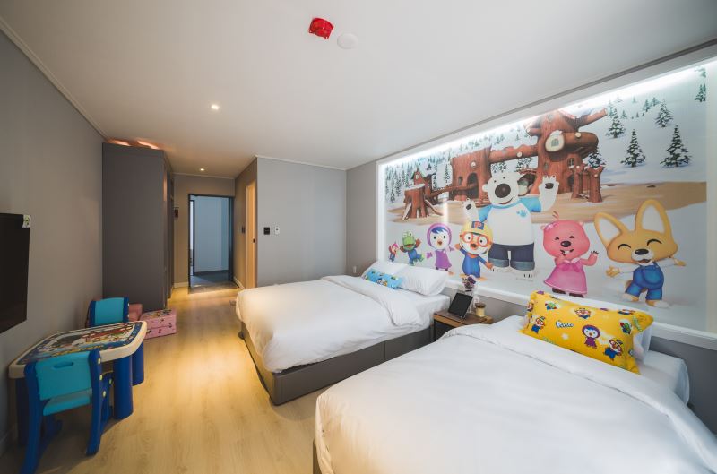 Family Room (Mountain View)