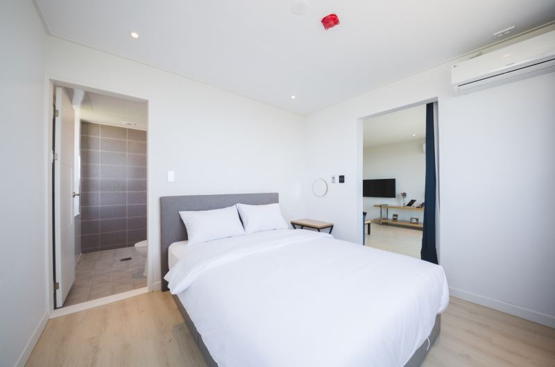 Deluxe (Mountain View + Heated Pool)