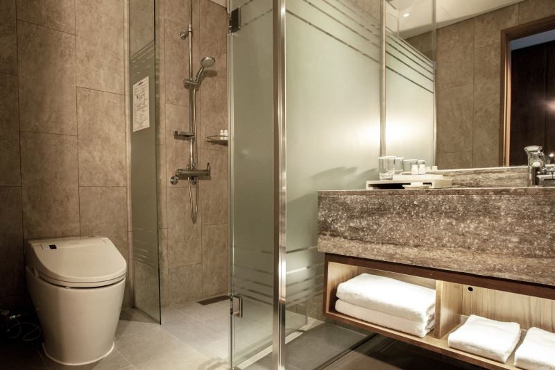 Deluxe Twin City View