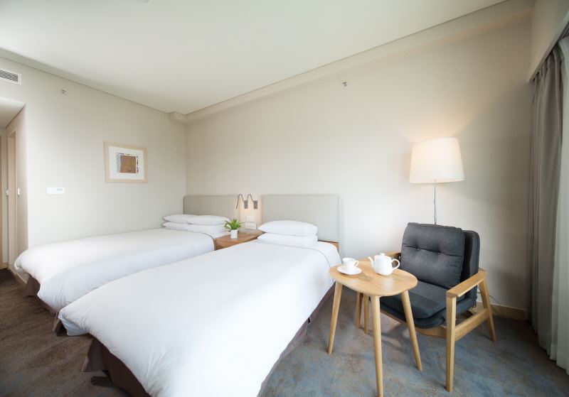 Standard Twin + Breakfast for 2