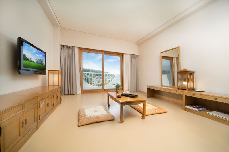 Ocean View Twin + Breakfast for 2