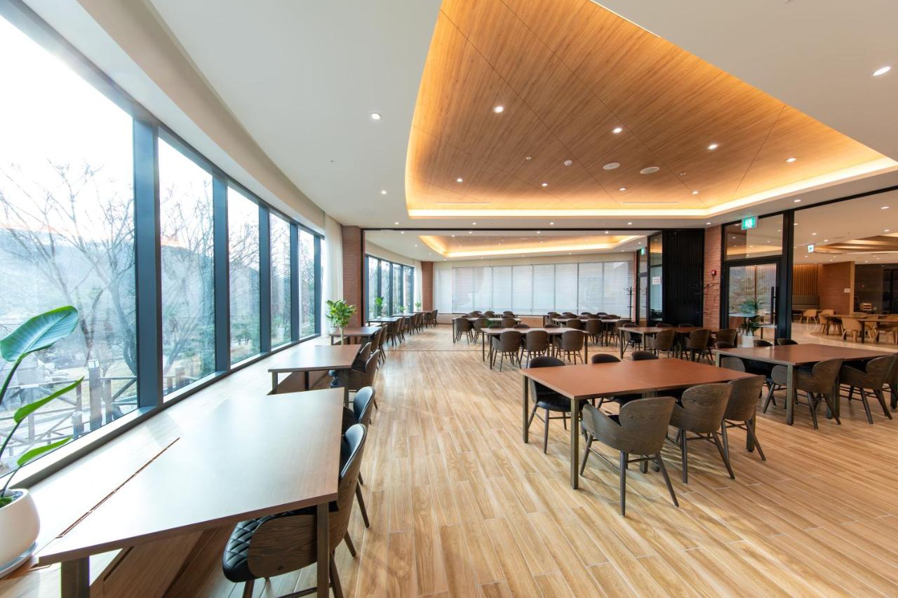 Standard Twin (Breakfast Package)