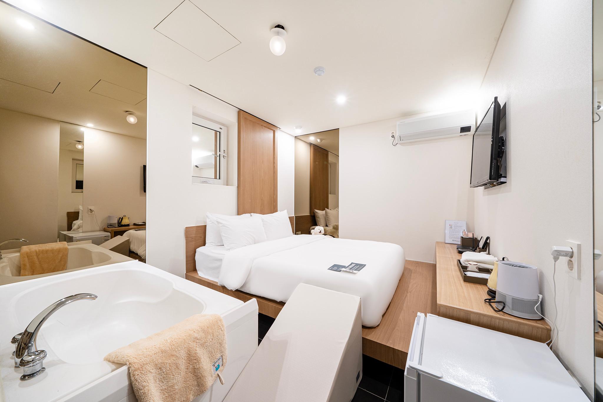 Standard Double (1st floor pet-friendly room, free breakfast provided (additional charge applies