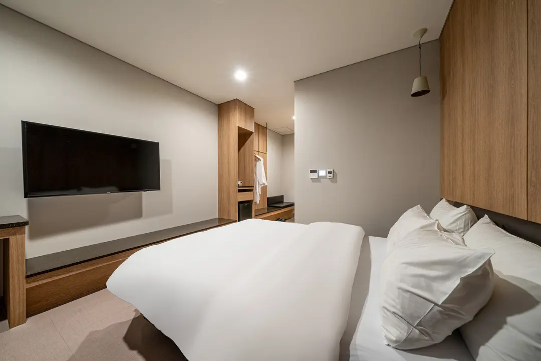 Standard (use of Netflix personal account, can watch YouTube) (Random assignment of bathtub, maximum