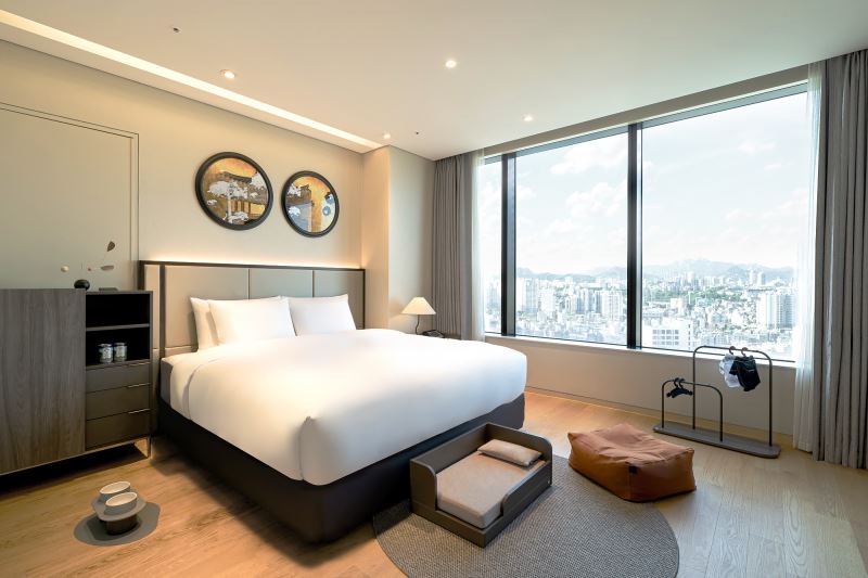 Deluxe Two-Bedroom Suite (1 King + 1 Queen)