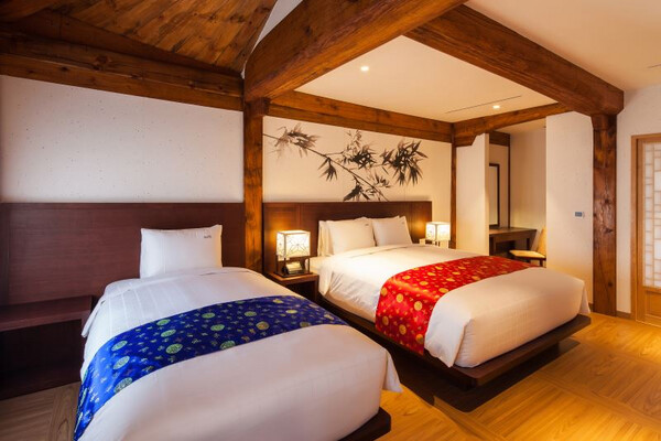 Deluxe Numaru + Breakfast for 2