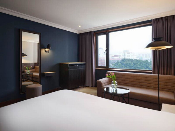 Family Suite + Breakfast for 2