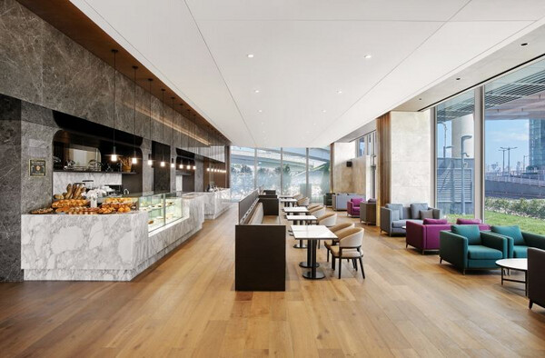 Hill Luna Family (with Breakfast)