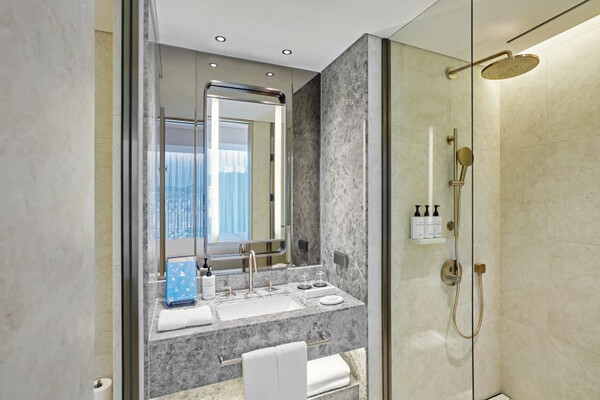 Green Valley Deluxe Family (Room Only)