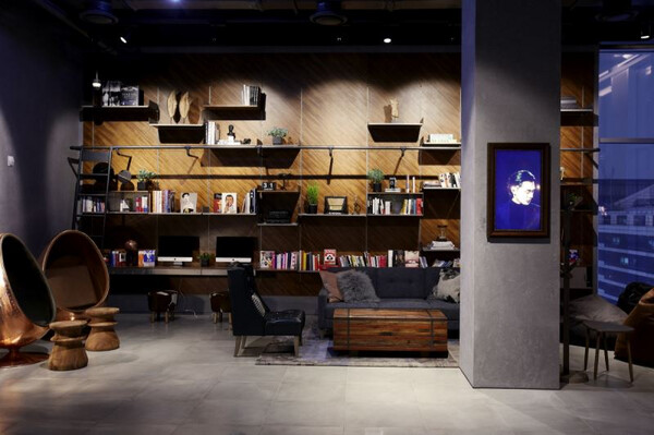 Standard Twin + 2 Floating Bar Cocktails