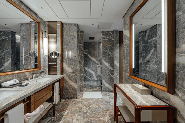 Premier Twin City View