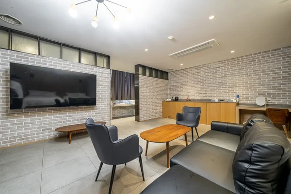 Penthouse (large TV, personal Netflix account, YouTube viewing available) (balcony table, mini pool,