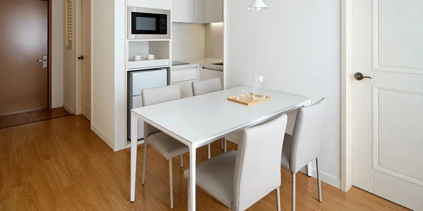 Deluxe (Two-Room Research Type)