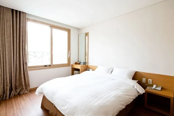 Suite (Oak – Cooking / Park View / Bed)