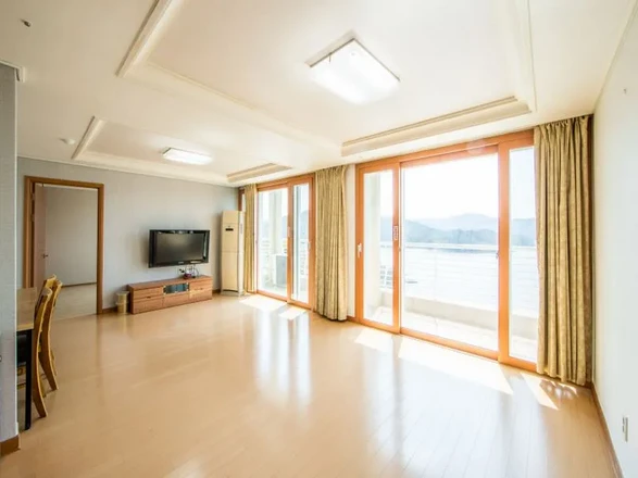 19-Pyeong Room (Approx. 63 m²)